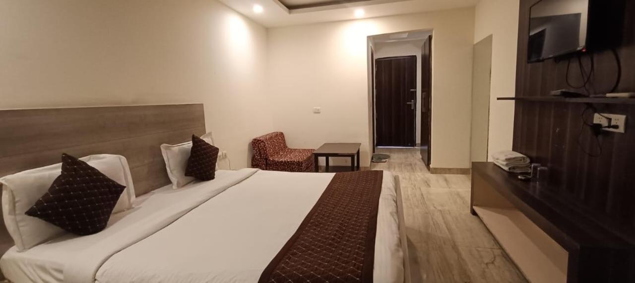 Embassy International 4*