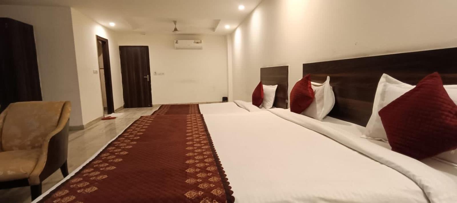 Hotel Embassy International